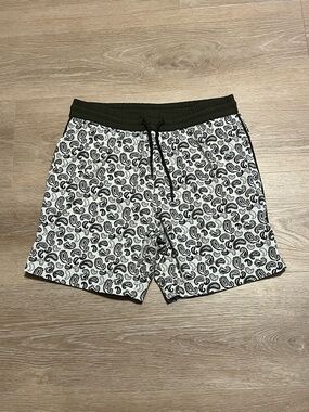 Zara Men’s Paisley Swim Trunks Shorts Dark green and off White Mesh Lined Size L